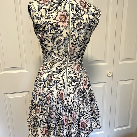 Cute Flowy Flower Dress - Picture 6 of 6